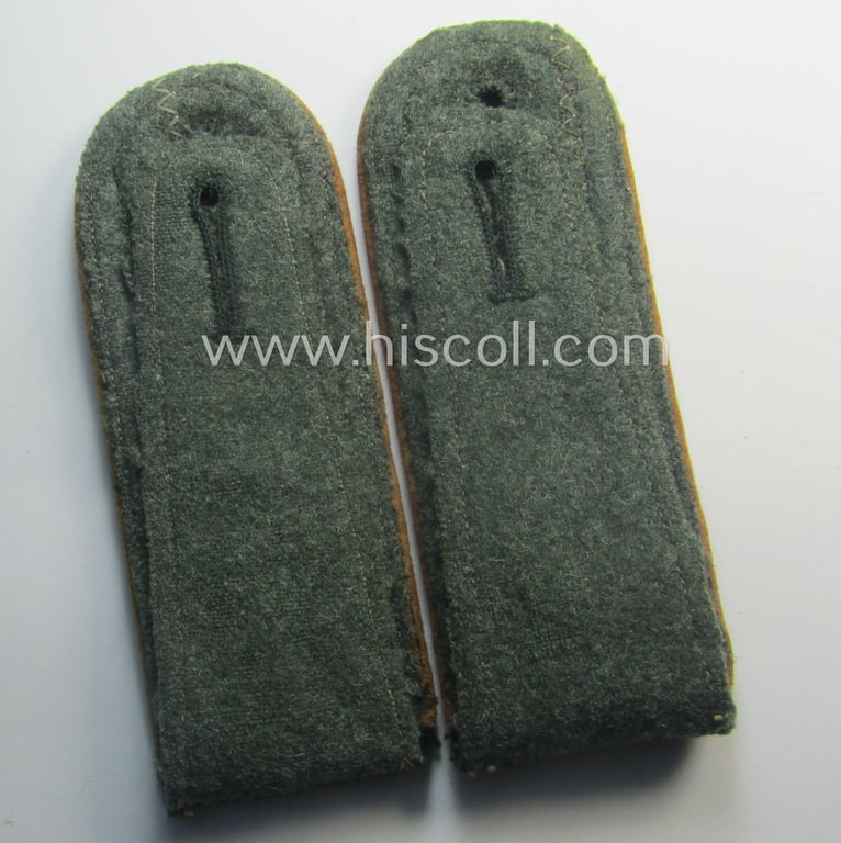 Superb pair of WH (Heeres), early-war period- (ie. 'M40'-pattern) typically 'standard-issued' NCO-type shoulderstraps as was specifically intended for a: 'Feldwebel der Kradschützenbtle. der Pz.Div. u. Inf.Div. (mot)'