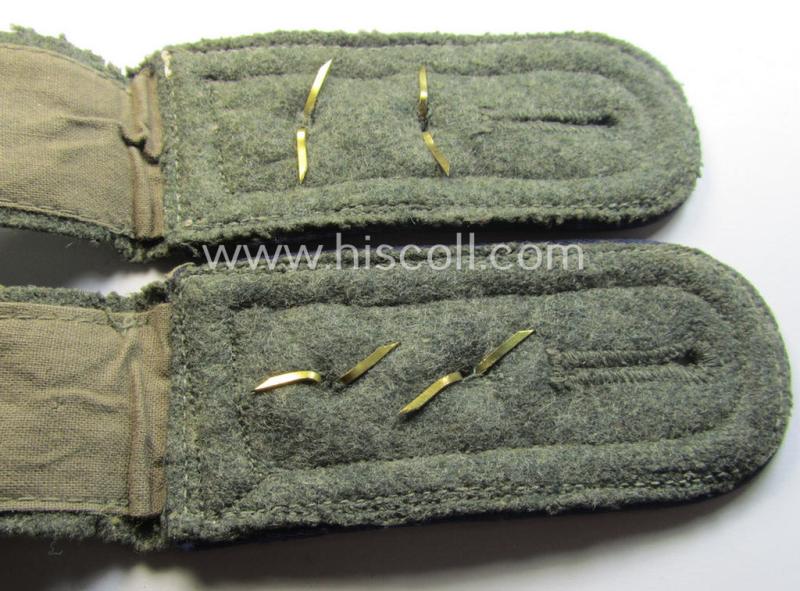 Pair of WH (Heeres) NCO-type shoulderstraps: 'Oberfeldwebel eines Sanitäts-Abteilungs'