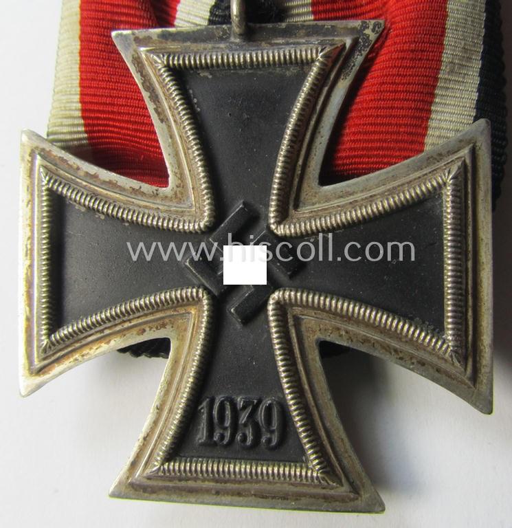Attractive, Iron Cross 2nd class (or: 'Eisernes Kreuz 2. Klasse') being a nicely preserved example (of a - by me - unidentified maker ie. 'Hersteller') and that comes period-mounted as a so-called: 'Einzelspange'