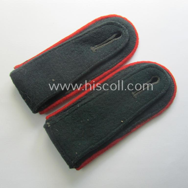 Pair of WH (Heeres) early-war-period- (ie. 'M40'-pattern and typical privately-purchased) NCO-type shoulderstraps as was intended for usage by a: 'Wachtmeister eines (Sturm)Art.-Abts. o. Rgts.'