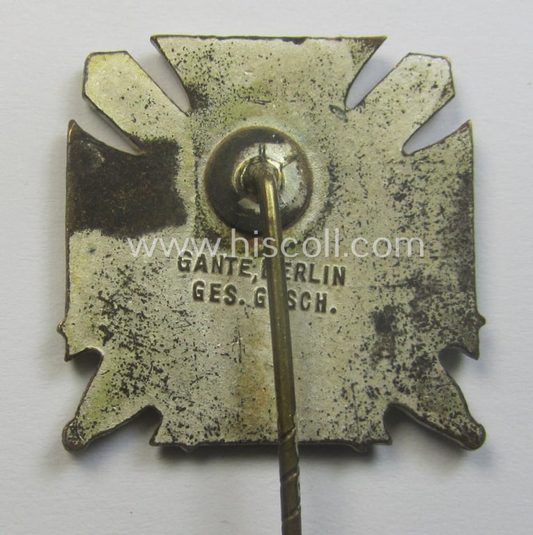 Membership lapel-pin (or: 'Mitgliedsabzeichen') aka: 'Silberne Ehrennadel für 10 Jahre Mitgliedschaft im Reichstreubund ehemaliger Berufssoldaten (o. RTB)' being a maker- (ie. 'Gante - Berlin'-) marked example