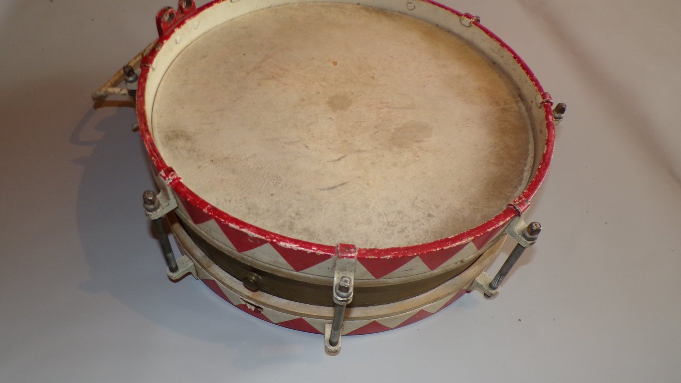 HJ / DJ Marching Snare Drum with Drumsticks