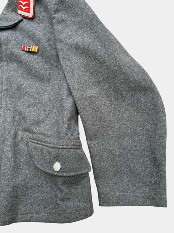 Luftwaffe Early Fliegerbluse for a "Feldwebel" of the Flak Artillery.