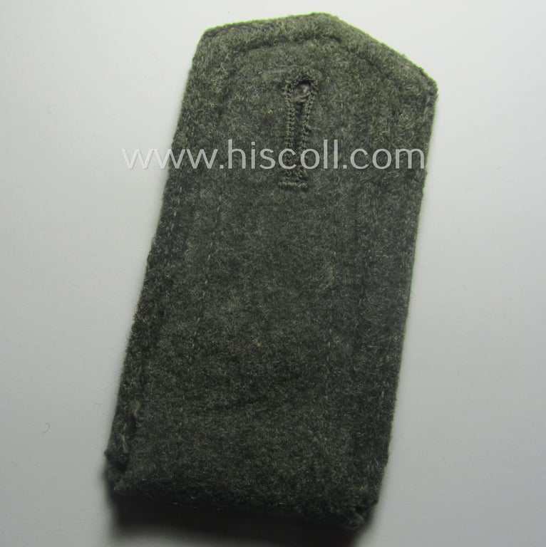Single, 'cyphered' (and I deem early-war-period), WH (KM) NCO-type shoulderstrap: 'Unterfeldwebel eines Küsten-Artillerie-Abtlgs.'