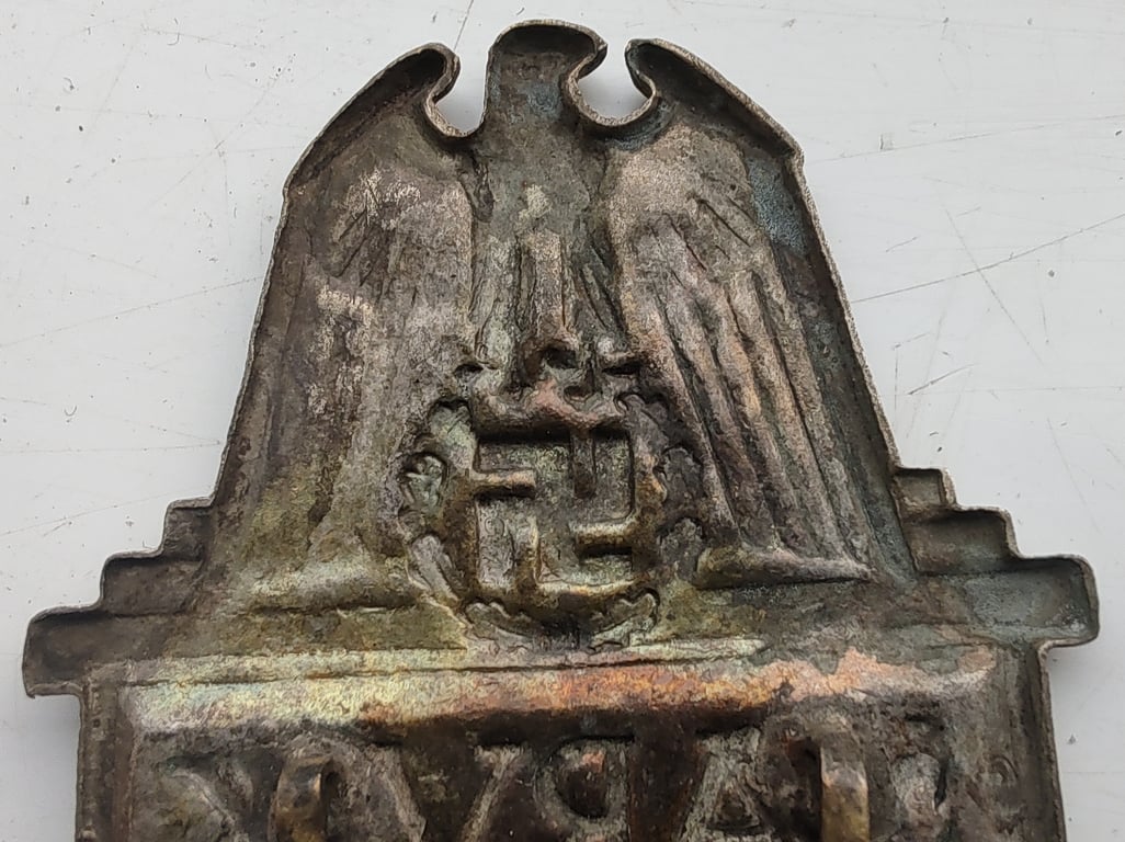 WW2 Narvik shield in gilt for naval personnel