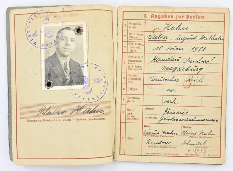 German Wehrpass 'Walter Hahn'