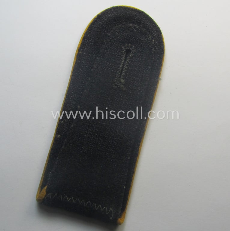 Single, WH (Heeres) early- (ie. pre-) war period, EM-type shoulderstrap (as was specifically intended to be used on the black-coloured, 'wrap-around'-styled 'Panzer'-tunics: 'Soldat der Panzer-Aufklärungs-Trpn.'