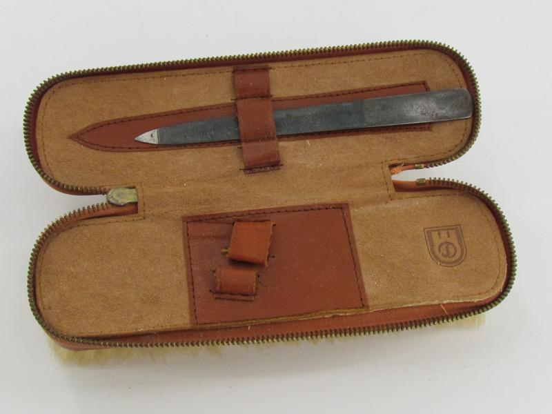 Vintage clothes brush set