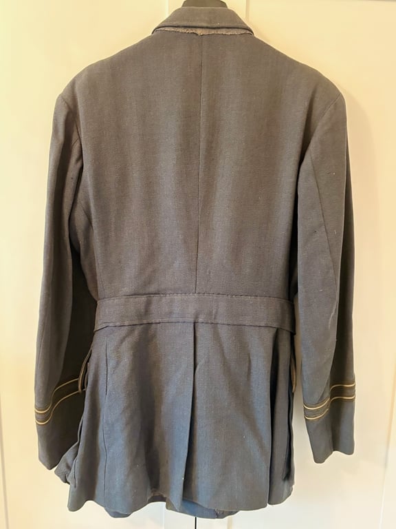 AUTHENTIC ORIGINAL WWII BRITISH RAF FLIGHT LIEUTENANT PILOTS TUNIC.