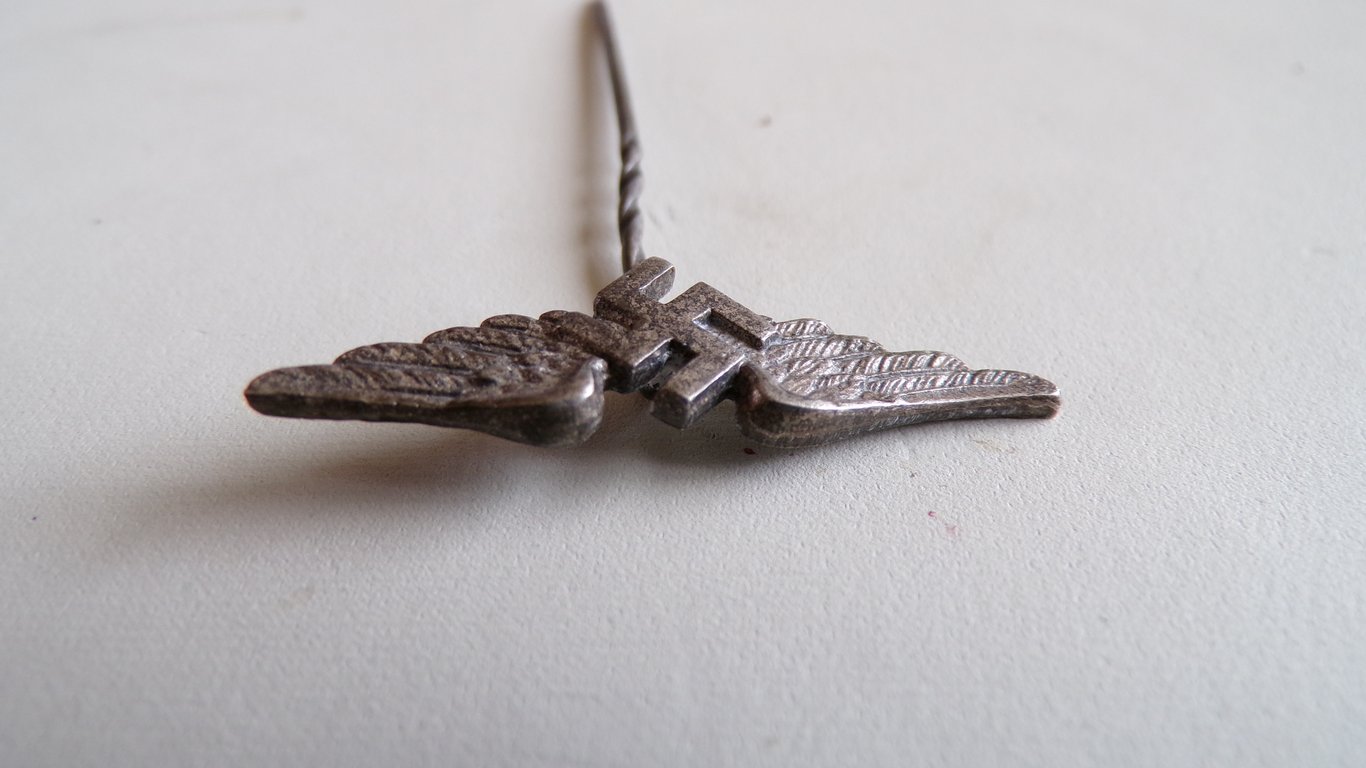 Rare Luftwaffe Civilian 800 Silver Lapel Pin