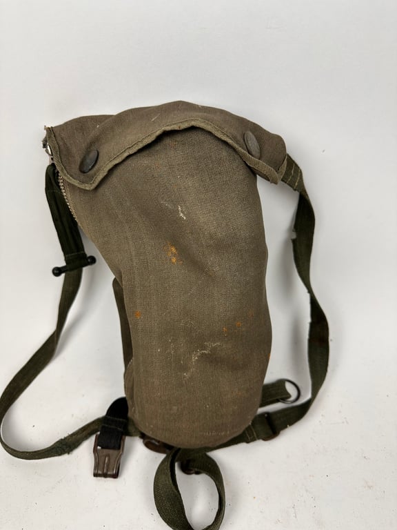 Rare Fallshirmjager gasmask/bag "ebd"