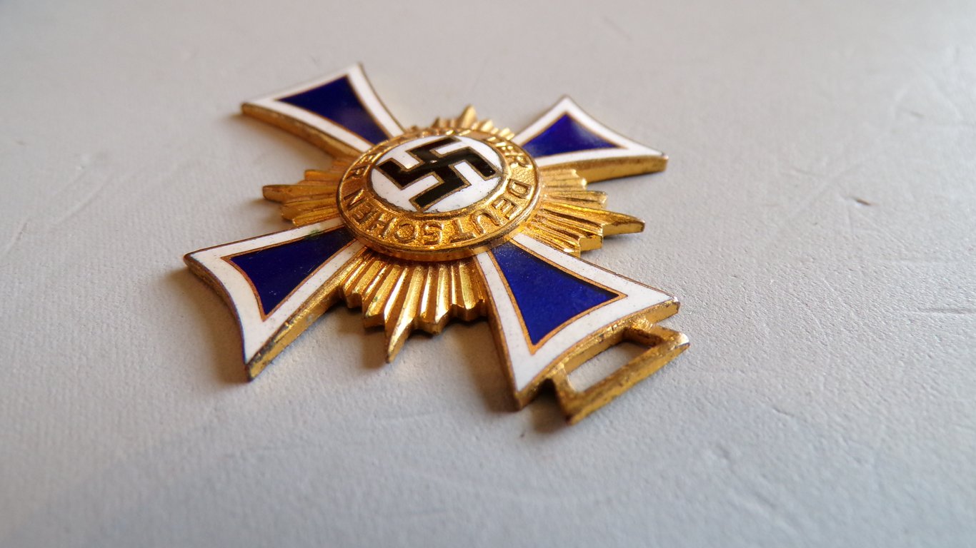 Ehrenkreuz der Deutschen Mutter Gold