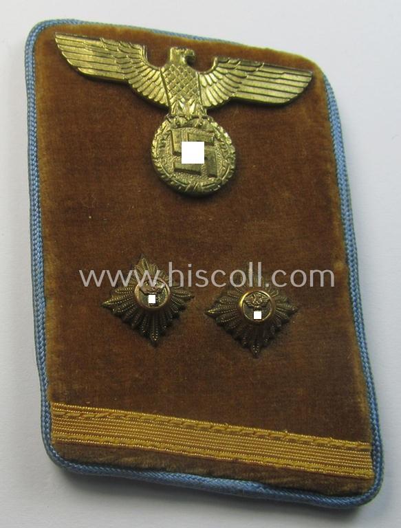 Attractive - albeit single! - N.S.D.A.P.-type collar-patch (ie. 'Kragenspiegel für pol. Leiter') being a piece as intended for usage by an: 'N.S.D.A.P.-Oberbereitschaftsleiter' at 'Orts'-level and that comes in a moderately used ie. worn-, cond...