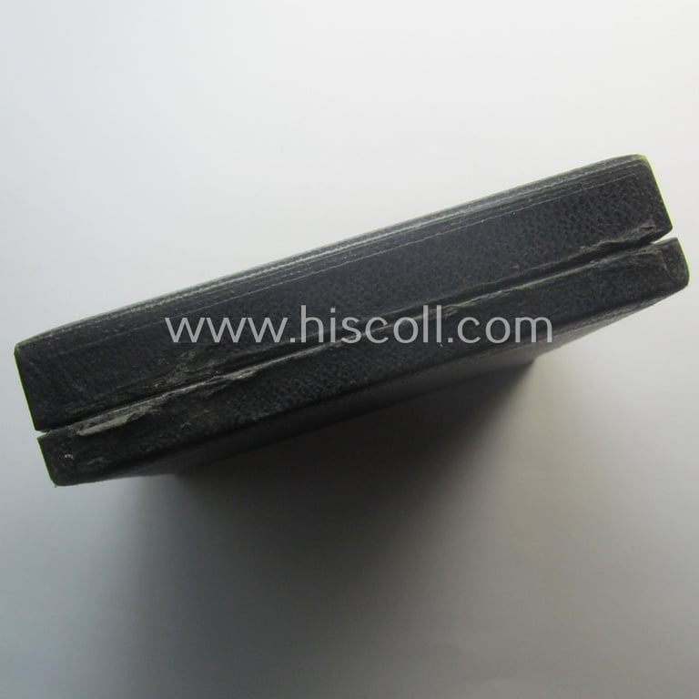 Attractive - albeit empty! - 'simplified' etui as was specifically intended to store a: WH (Heeres, LW etc.) 'Deutsches Kreuz im Gold' (or DKiG) that comes in an overall nicely preserved condition