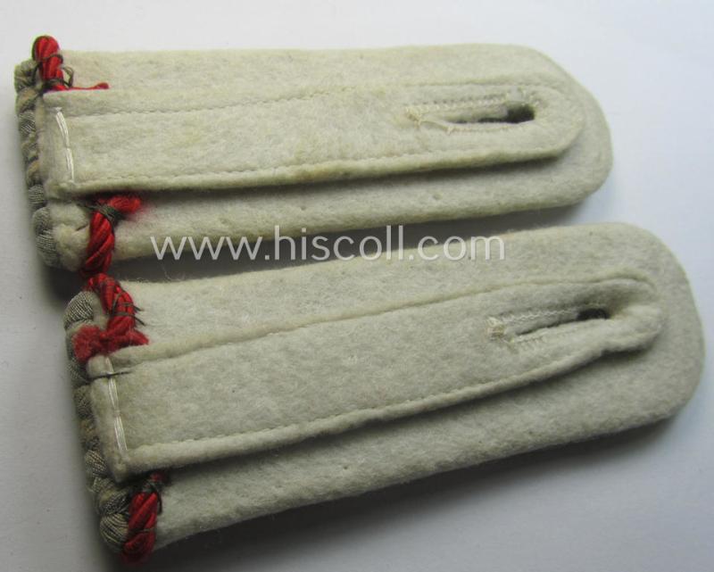 Pair of WH (Heeres) officers'-pattern shoulderboards: 'Leutnant der Infanterie-Truppen'