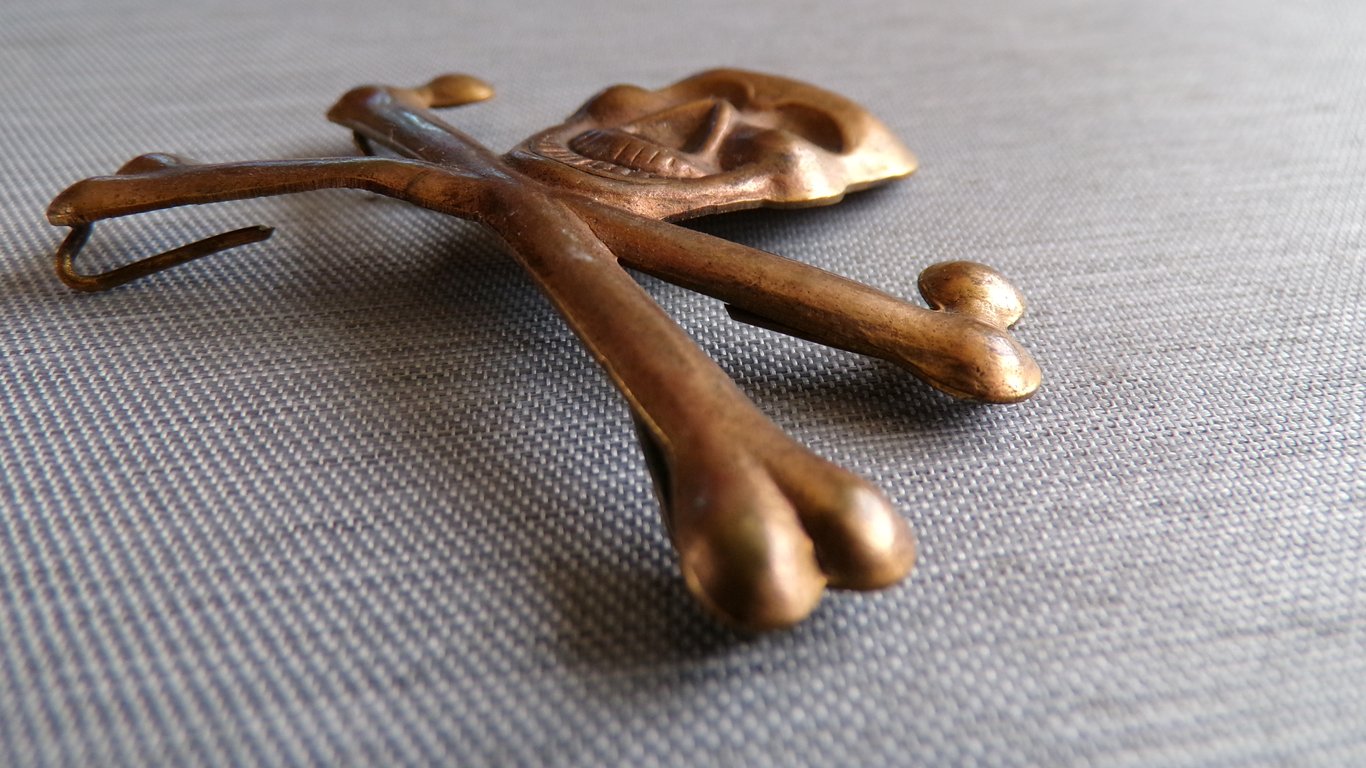 WWI / Interwar Freikorps Totenkopf cap badge