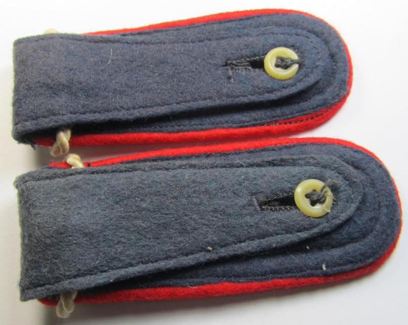 Attractive - and fully matching! - pair of WH (LW), mid-war-period-pattern- (and typically 'tailor-made'!) NCO-type shoulderstraps as was intended for an: 'Unterwachtmeister der Flakartillerie-Truppen'