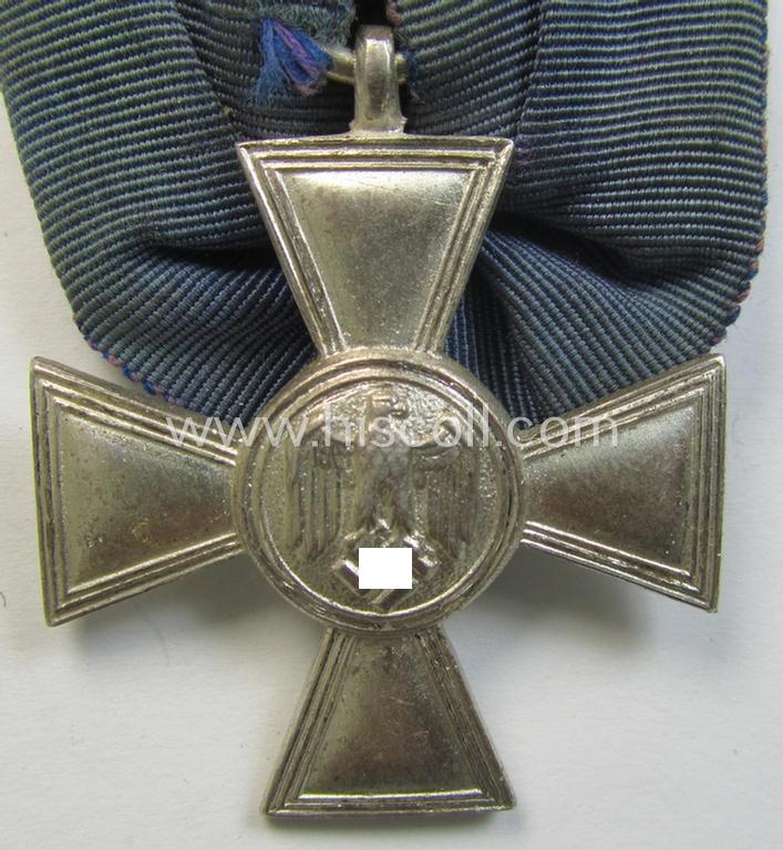 Superb, WH (Heeres o. KM) so-called: 'Einzelspange' (being of the non-detachable-pattern!) showing a: 'WH-DA 2. Stufe' (as was intended for 18 years of service) and that shows a detailed, Heeres o. KM-type-eagle-device, period-attached