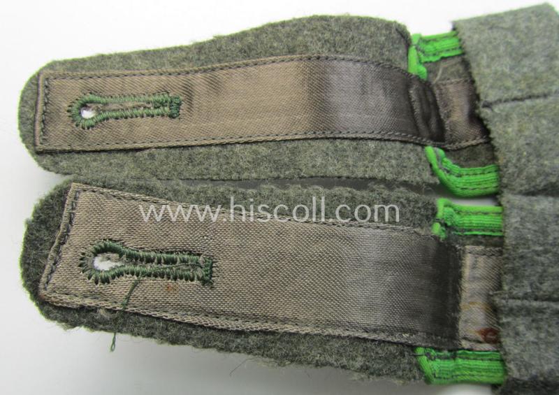 Superb - and fully matching! - pair of so-called: 'M44'-pattern, WH (Heeres) EM-type shoulderstraps as was intended for a: 'Soldat des Panzergrenadier-Regiments 15' and that comes with its period-attached 'Überschübe'-pair