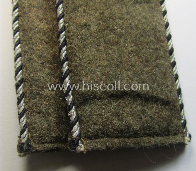 Attractive - and/or fully matching! - pair of RAD (ie. 'Reichsarbeitsdienst') EM-type shoulderstraps (being of the second pattern as was used in the period between 1936-41) as was specifically intended for usage by a: 'RAD-Vormann'