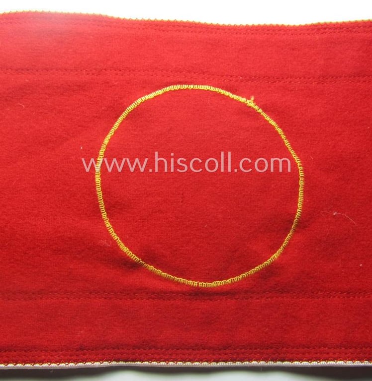 Superb - and equally rarely encountered! - N.S.D.A.P.-type, smooth-woolen-based armband (ie. 'Armbinde für politischen Leiter') as was intended for usage by an: 'N.S.D.A.P. Kreisleiter eines Hauptamtes'