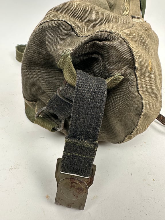Rare Fallshirmjager gasmask/bag "ebd"