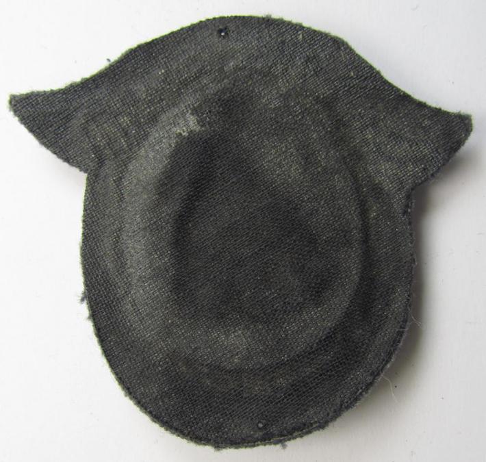 Attractive - and very detailed! - example of a WH (Luftwaffe) 'Beobachtersabzeichen in Stoff' (or: observers-badge in cloth) being a neatly machine-embroidered- and/or nicely 'padded' specimen