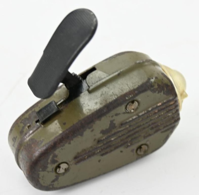 Dutch Pre-WW2 Knijpcat 'Pocket Lighter'