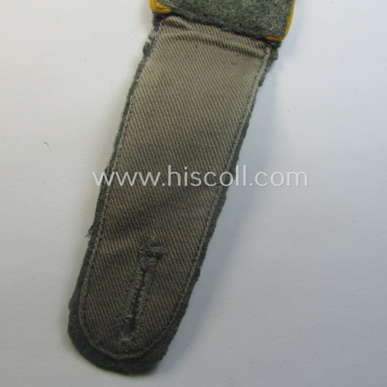 Single, WH (Heeres) EM-type (ie. 'M41 o. M43'-pattern) shoulderstrap: 'Soldat der Kavallerie o. Aufklärungs-Trpn.'