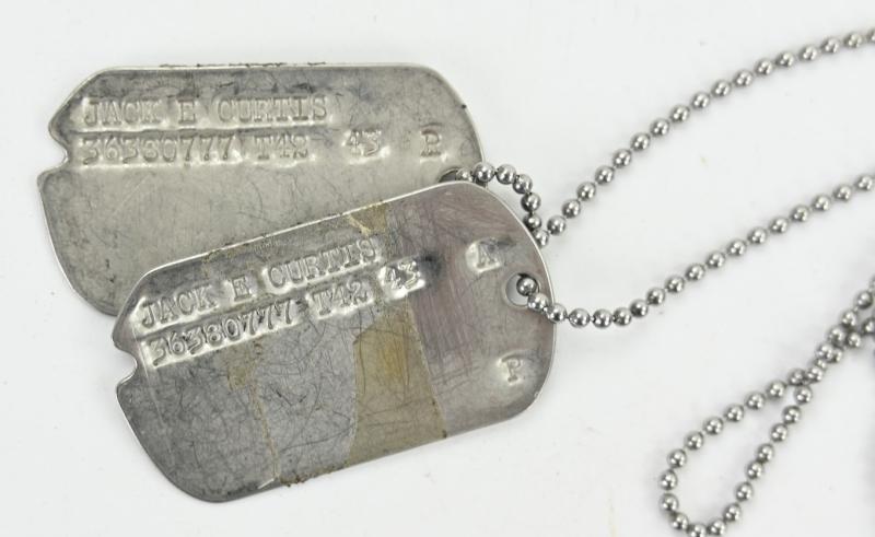 US WW2 Dog-tag set with Chain 'Jack E Curtis'