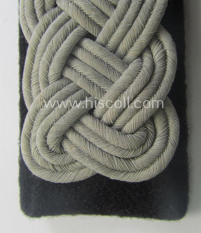 Single, WH (Heeres) officers'-type shoulderboard: 'Major eines Pionier-Rgts. o. Abtlgs.' and that comes in a 'virtually mint- ie. unissued' condition