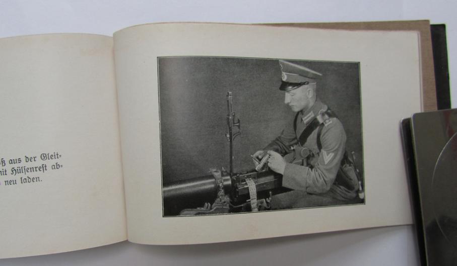 Attractive - and not that easily found! - smaller-sized WH instruction-booklet entitled: 'Das indirekte Richten der schweren Machinengewehre'