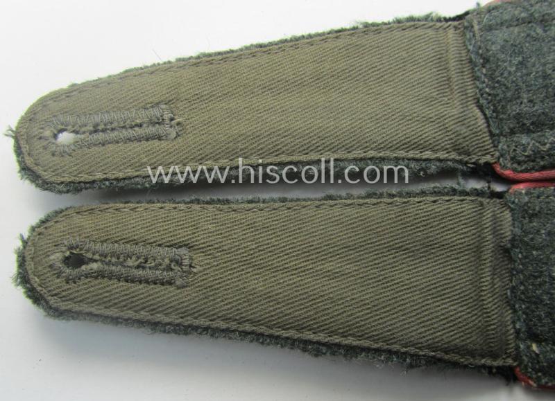 Pair of WH (Heeres) NCO-type shoulderstraps (as was specifically intended to be used on the black-coloured, 'wrap-around'-styled Panzer-tunics) as intended for an: 'Uffz. der Panzer-Trpn.'