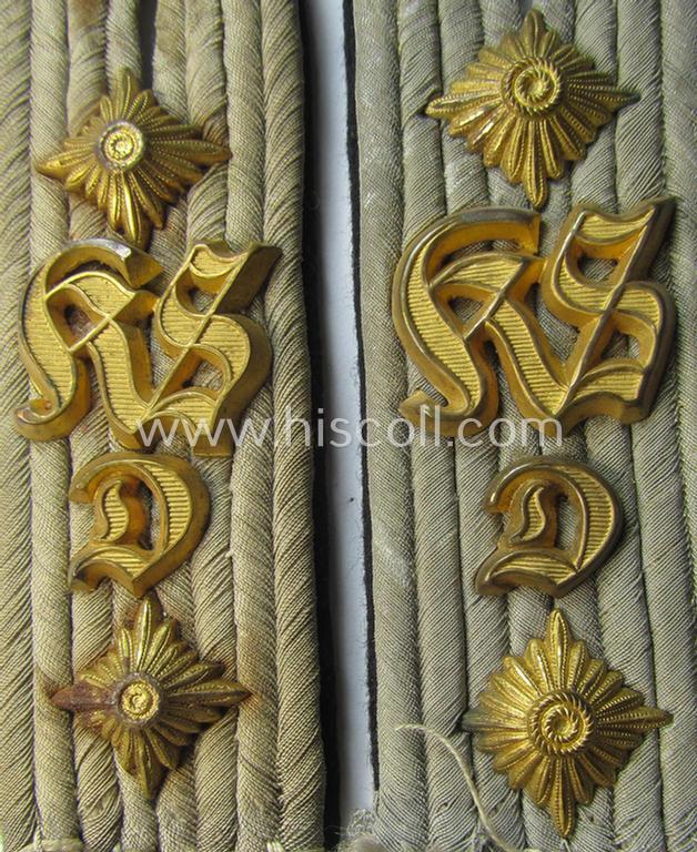 Superb - matching and just moderately worn! - pair of neatly 'cyphered', WH (Heeres) officers'-type shoulderboards as was intended for usage by a: 'Hauptmann der Pioniere u. Mitglied der Kriegsschule Dresden'