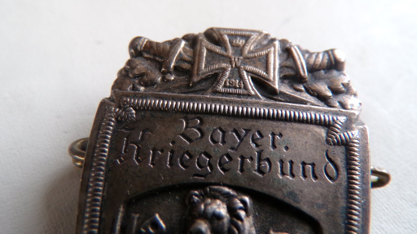 Bayer Kriegerbund membership badge 1874