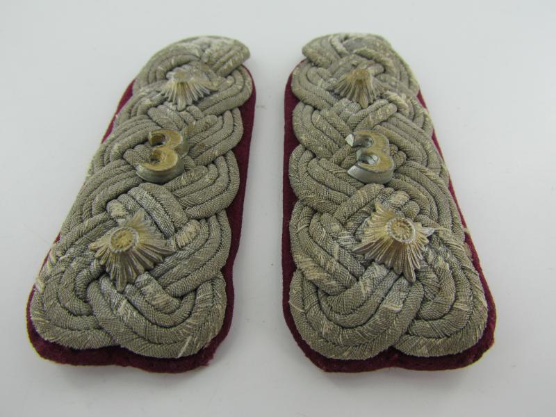 Wehrmacht (Heer) officer shoulder boards for smoke troops ‘Nebelwerfer’