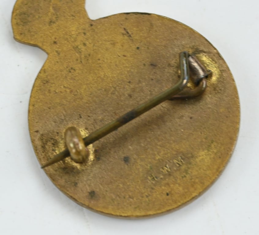British WW2 Women's Land Army Badge
