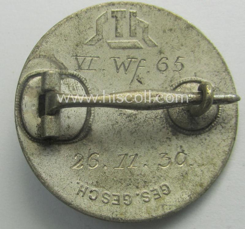 Enamelled lapel-pin: 'Der Stahlhelm' - Bund der Frontsoldaten (Sta) - Eintrittsabzeichen 1930' being a nicely engraved (ie. 'VI.Wf. 65 - 26.11.30'-) example that comes in an overall very nice- (and/or fully undamaged!), condition