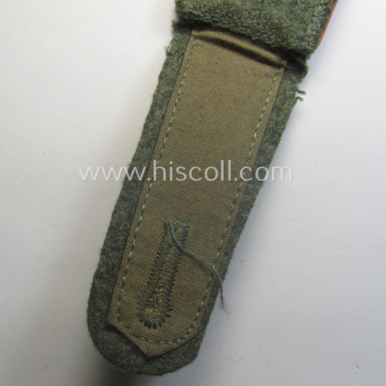 Single, WH (Heeres) 'M41 o. M43'-pattern, NCO-type shoulderstrap: 'O.Fwbl. eines Pz- o. Panzerjäger-Abtlgs. o. Rgts.'
