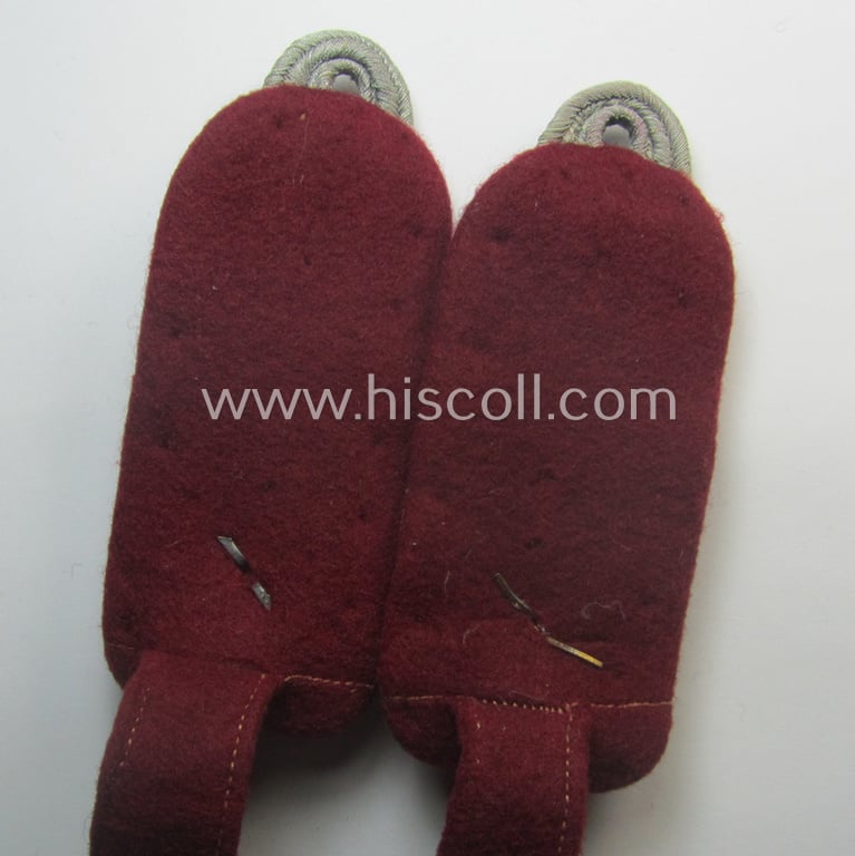 Pair of WH (Heeres) officers'-pattern shoulderboards as piped in the neat darker-purple-red- (ie. 'bordeaux-roter'-) coloured branchcolour: 'Oberstleutnant u. Mitglied der (Nebel)Werfer-Trpn.'