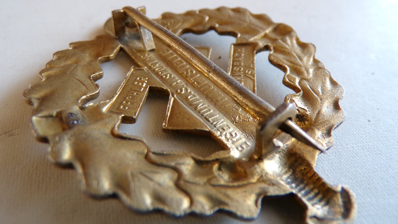 SA Sport Badge in Gold Fechler Bernsbach / SA