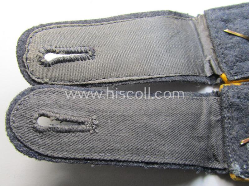Neat - and almost matching! - pair of mid- (ie. later-) war-period, WH (Luftwaffe) NCO-type shoulderstraps as was intended for usage by a: 'Feldwebel der Flieger o. Fallschirm-Truppen'
