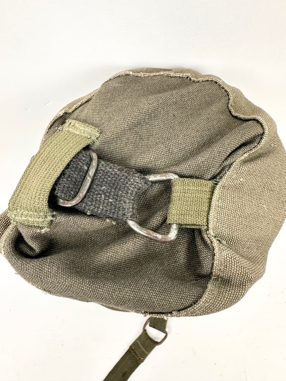 Rare Fallshirmjager gasmask/bag "ebd"