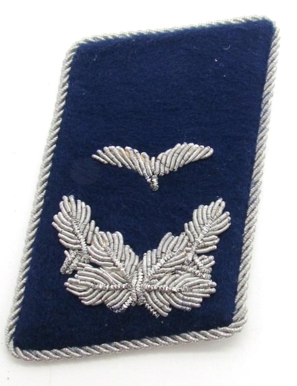 Luftwaffe Sanitäter 'Leutnant' Collar Tabs