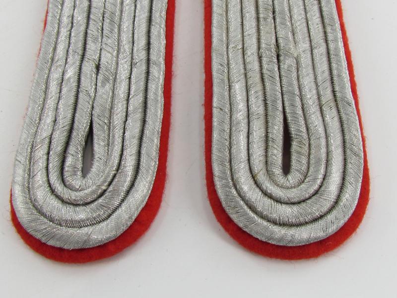 Luftwaffe Oberleutnant artillery shoulder boards