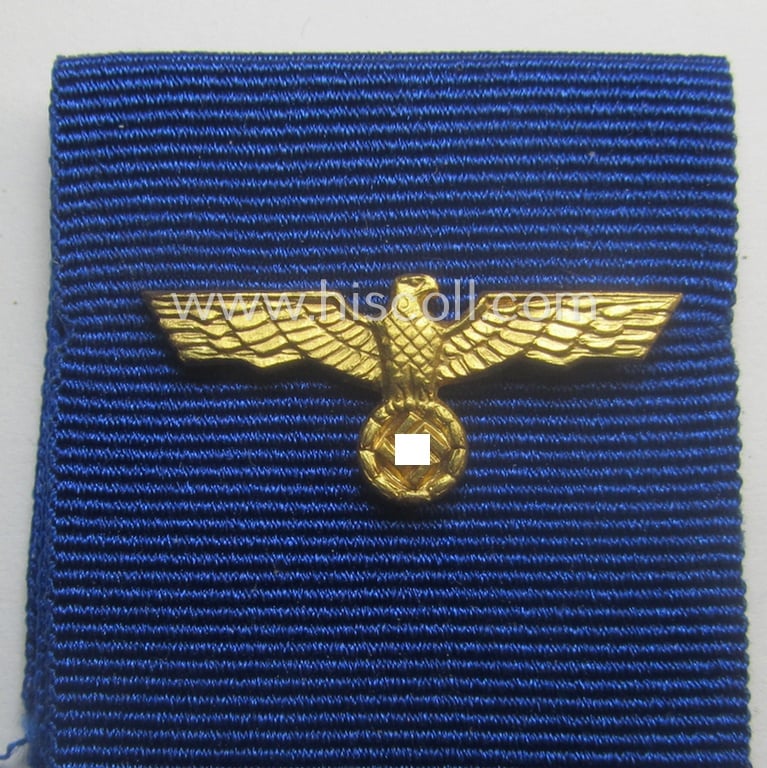 WH (Heeres o. KM) bright golden-toned 'WH-DA der 3. Klasse für 12 Jahre Dienstzeit' that comes mounted onto its accompanying ribbon (ie. 'Bandabschnitt') having a golden-toned eagle-device attached