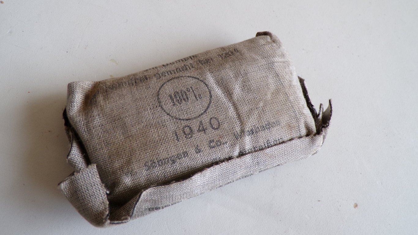 Wehrmacht Field Dressing Grouping (5 Pcs)