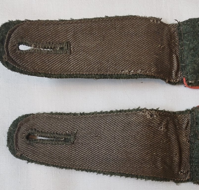 Pair of WH  mid war period 'M40 or M43' pattern NCO type shoulder straps intended for a 'Unteroffizier eines Panzer/Panzerjäger Abts or Rgt.