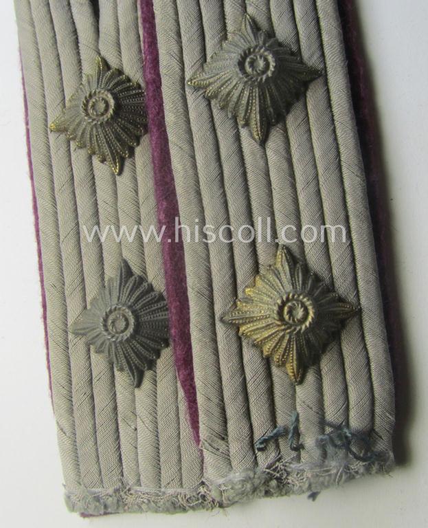 Pair of WH (Heeres) officers'-type shoulderboards as piped in the darker-purple-red- (ie. 'bordeaux-roter'-) coloured branchcolour as was intended for a: 'Hauptmann der Nebelwerfer-Trpn.'