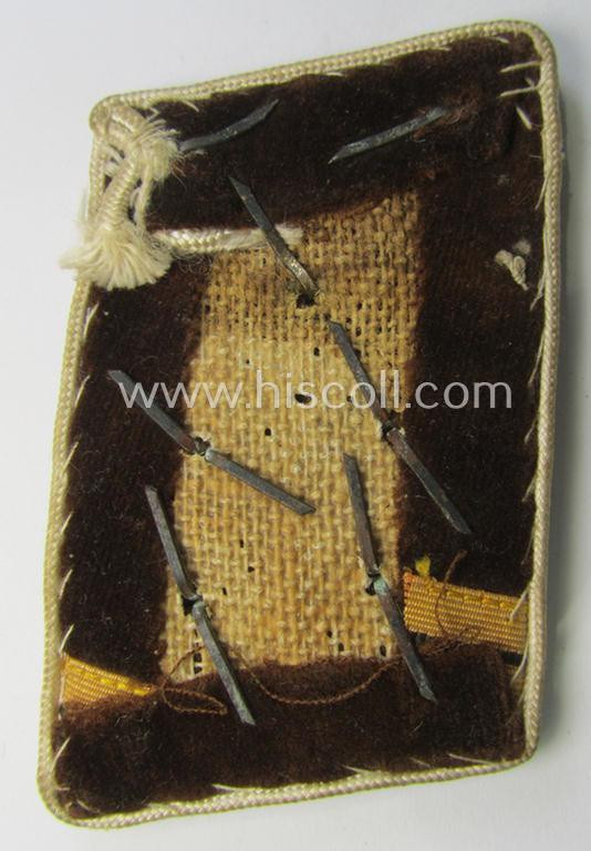 Attractive - albeit regrettably single! - N.S.D.A.P.-type collar-patch (ie. 'Kragenspiegel für pol. Leiter') as was intended for usage by an: 'N.S.D.A.P.-Hauptgemeinschaftsleiter' at 'Kreis'-level and that comes in a used ie. worn, condition